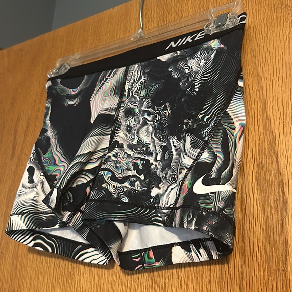 Nike Pro Shorts - Picture 2 of 4